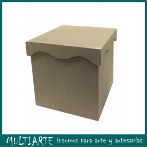 Caja de 25cms x 25cms con tapa capuchon grande en MDF CC111