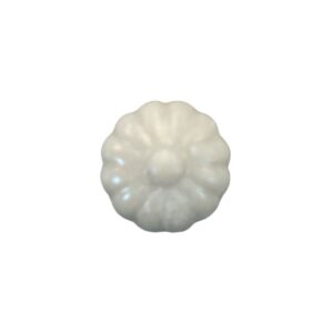Tirador de Resina Mediano 3cms de alto Con agujero para tornillo Modelo Flor