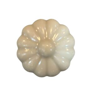 Tirador de Resina Grande 4.5cms de alto Con agujero para tornillo Modelo Flor